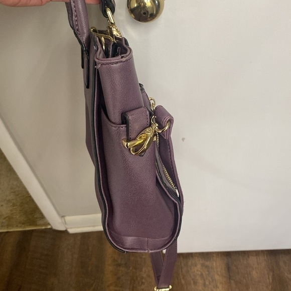 BIG BUDDHA PURPLE CROSSBODY/SHOULDER CONVERTIBLE BAG LIKE NEW CONDITION - Picture 6 of 16